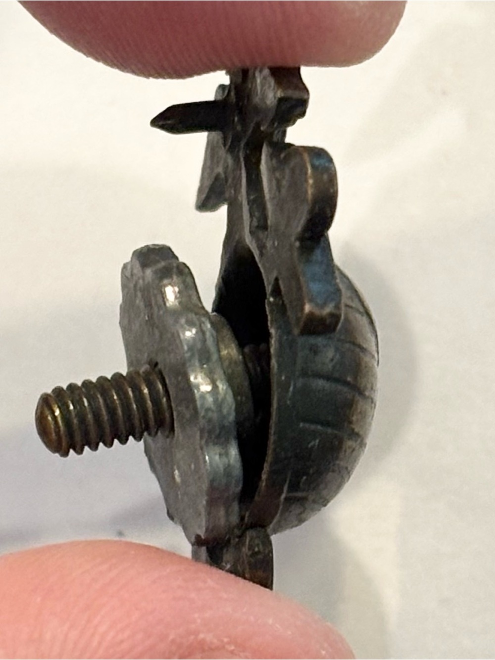 Vintage USMC Marine screwback pin (EGA eagle globe anchor) - Picture 3 of 4